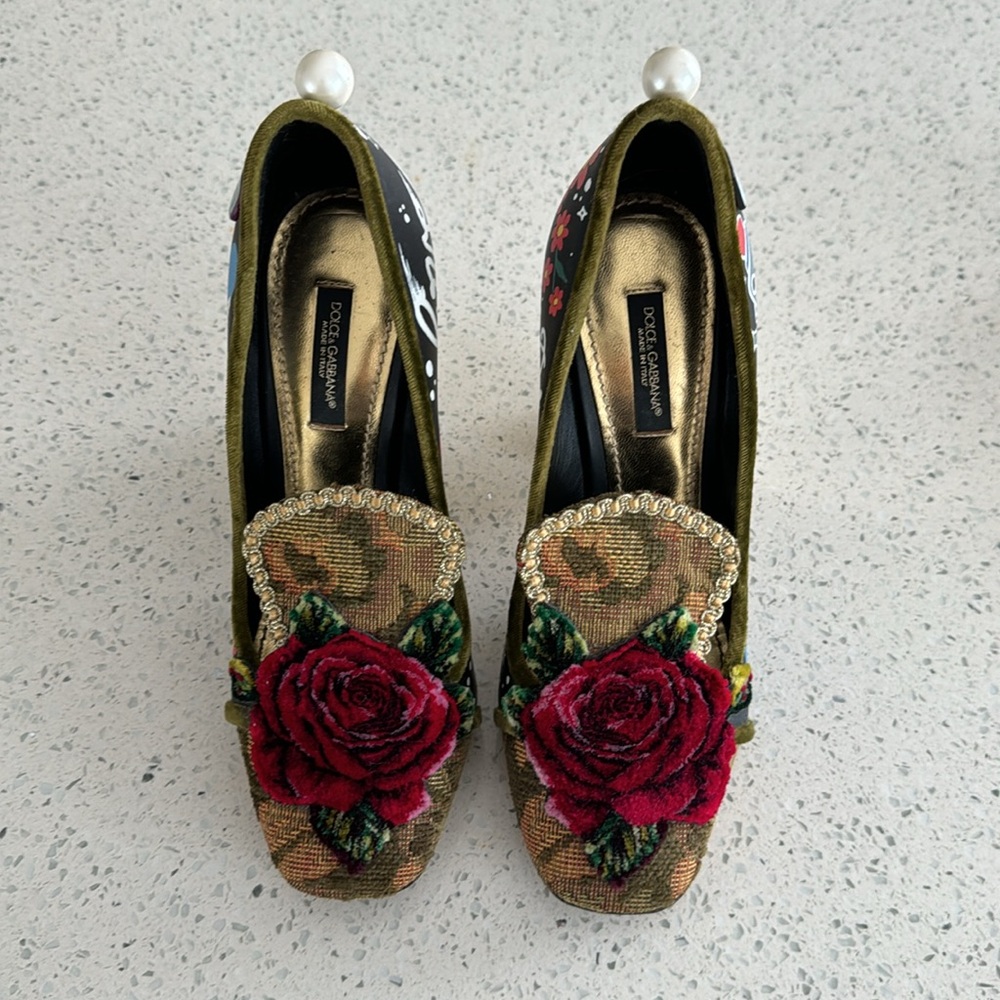 Dolce and Gabbana heels size 37.5